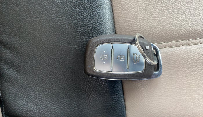 2016 Hyundai Grand i10 ASTA (O) 1.2 KAPPA VTVT, Petrol, Manual, 54,342 km, Key Close Up