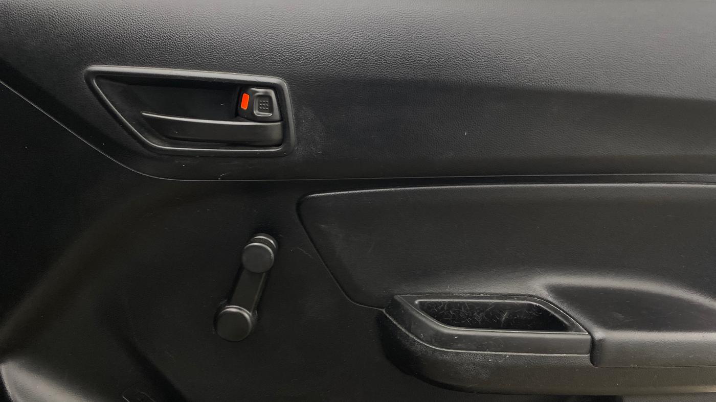 2018 Maruti Swift LXI, Petrol, Manual, 59,252 km, Driver Side Door Panels Control