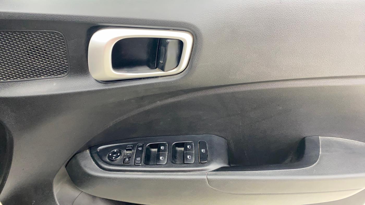 2019 Hyundai VENUE S 1.2, CNG, Manual, 61,737 km, Driver Side Door Panels Control
