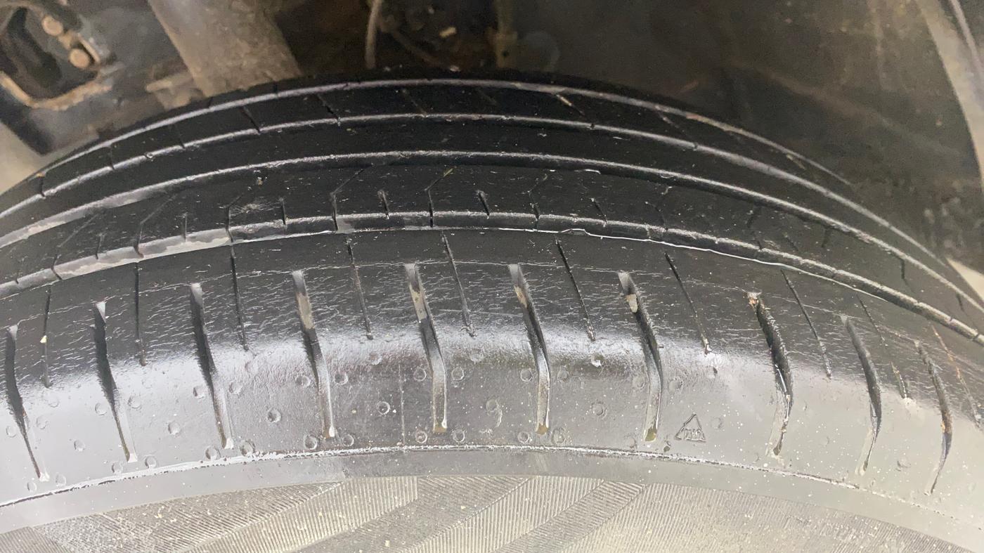 2019 Hyundai VENUE S 1.2, CNG, Manual, 61,737 km, Left Front Tyre Tread