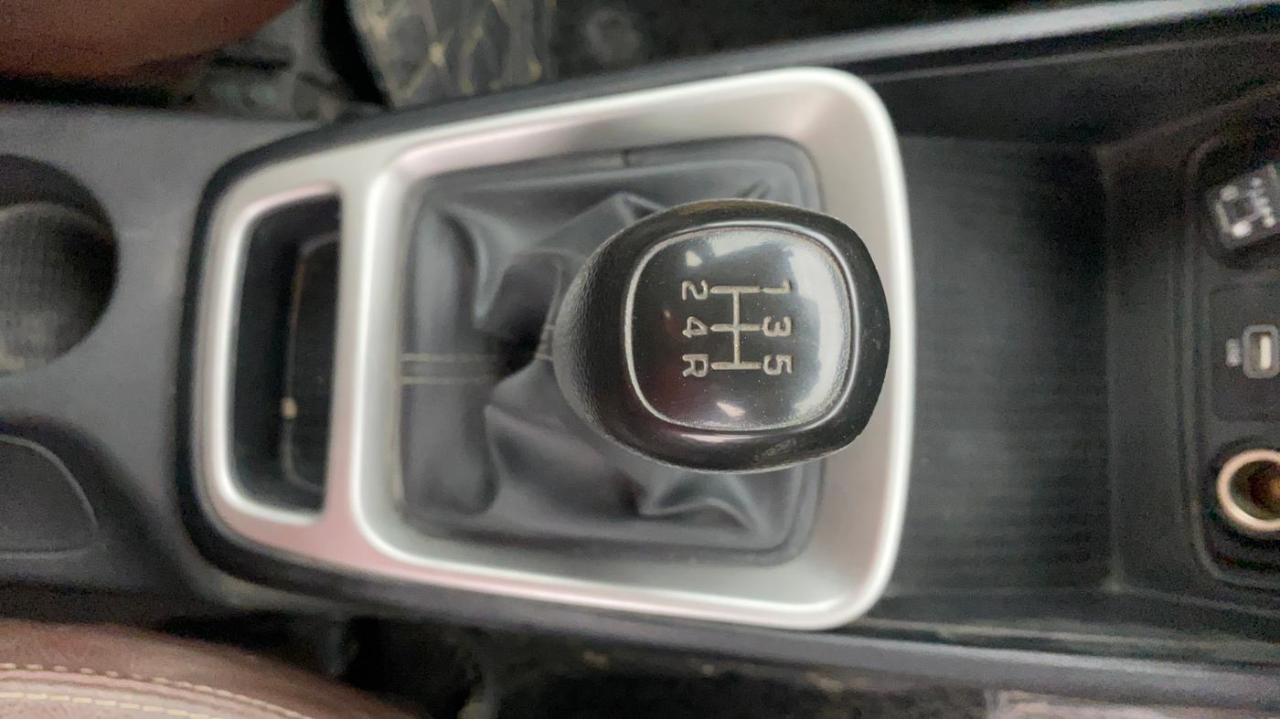 2019 Hyundai VENUE S 1.2, CNG, Manual, 61,737 km, Gear Lever