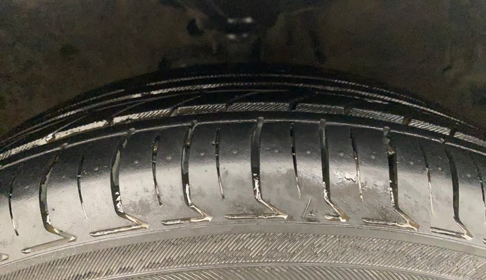 2014 Maruti Celerio VXI AMT, Petrol, Automatic, 72,944 km, Right Front Tyre Tread