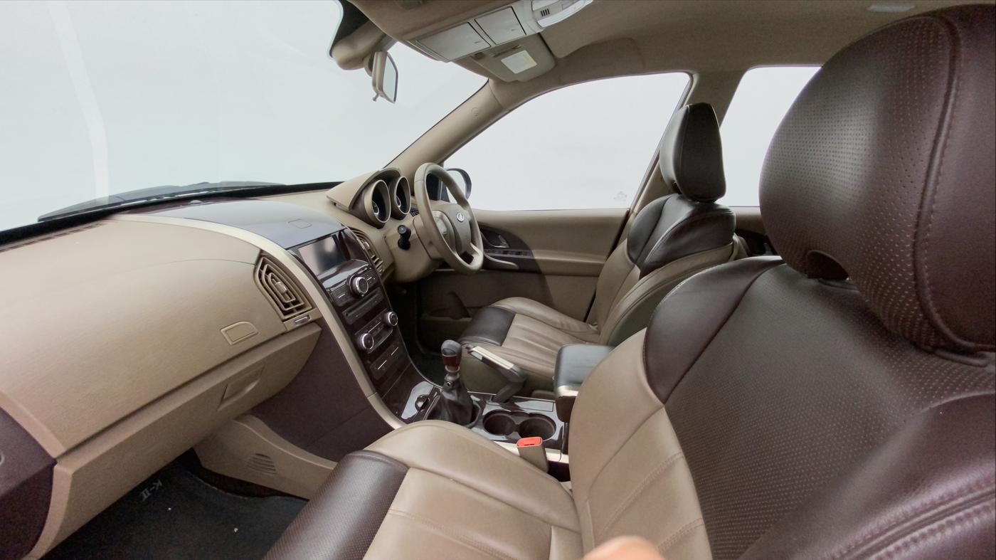 2012 Mahindra XUV500 W8, Diesel, Manual, 43,941 km, Right Side Front Door Cabin