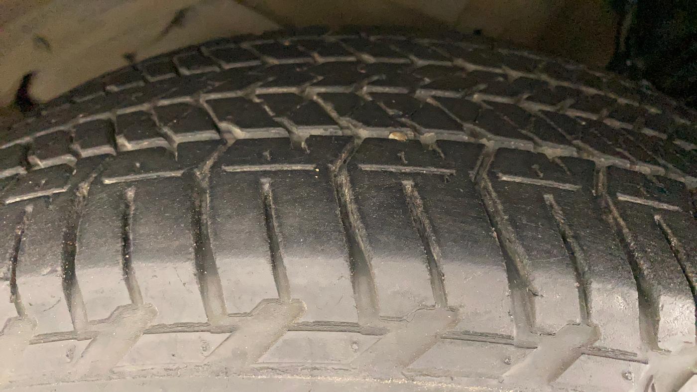 2012 Mahindra XUV500 W8, Diesel, Manual, 43,941 km, Left Front Tyre Tread