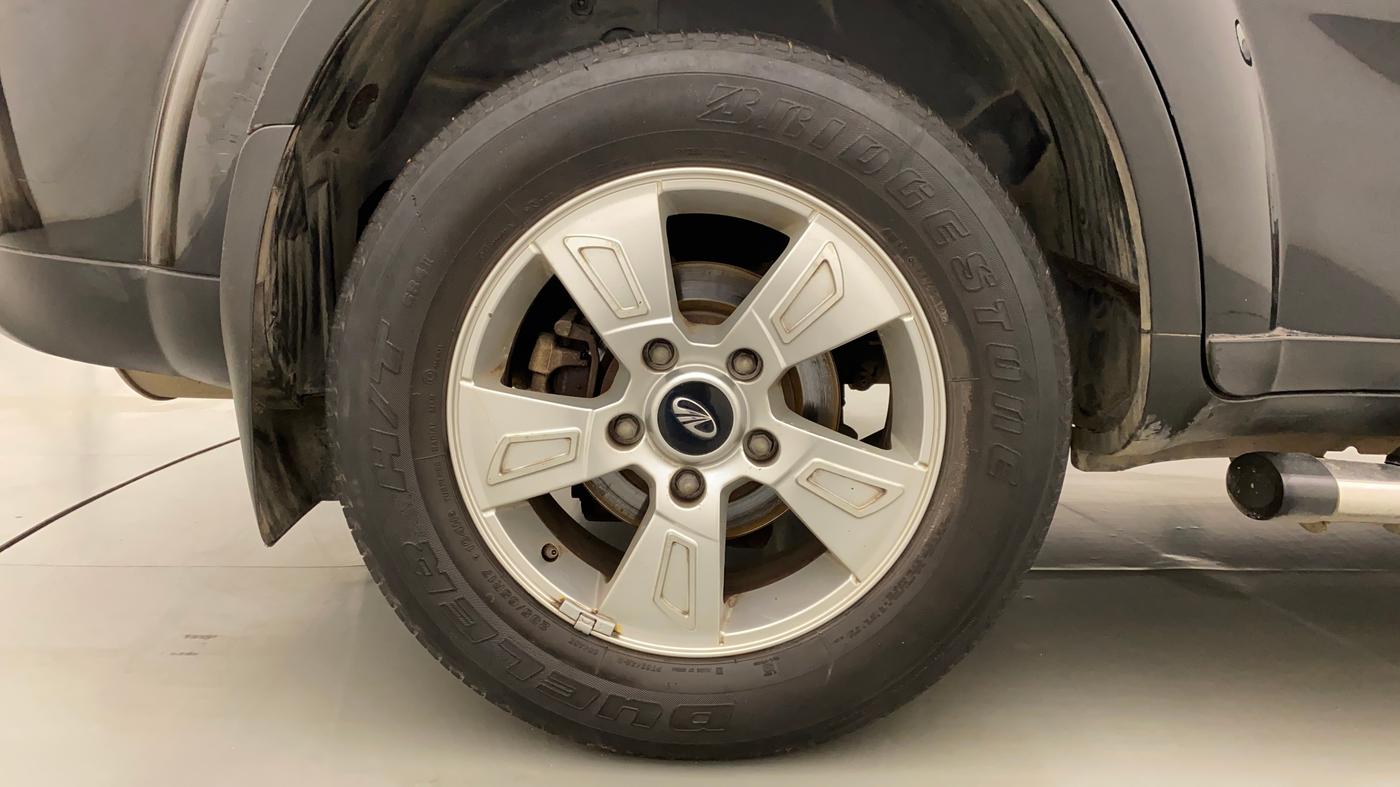 2012 Mahindra XUV500 W8, Diesel, Manual, 43,941 km, Right Rear Wheel
