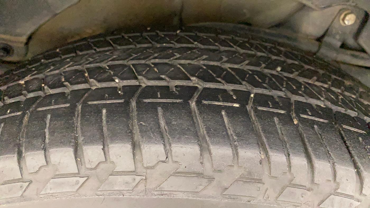 2012 Mahindra XUV500 W8, Diesel, Manual, 43,941 km, Left Rear Tyre Tread
