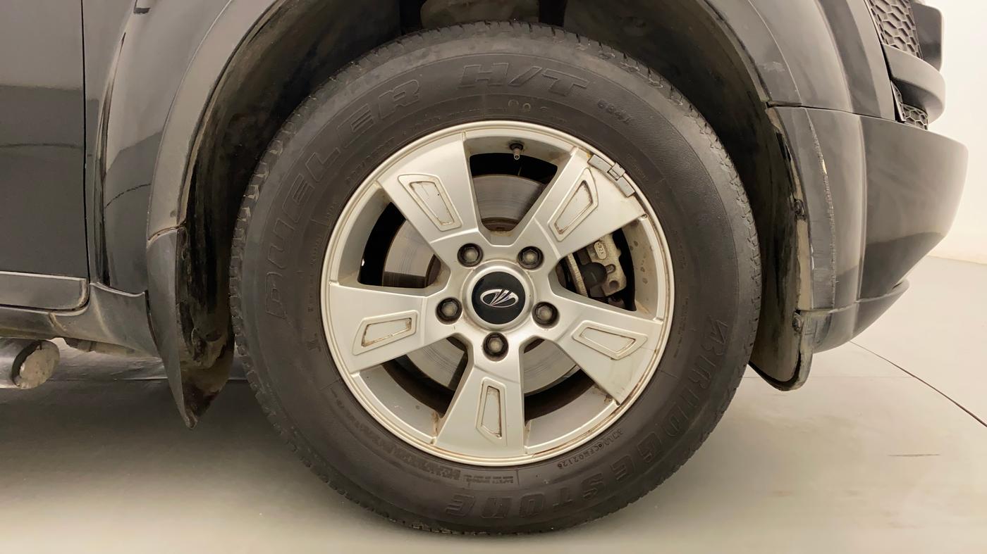 2012 Mahindra XUV500 W8, Diesel, Manual, 43,941 km, Right Front Wheel