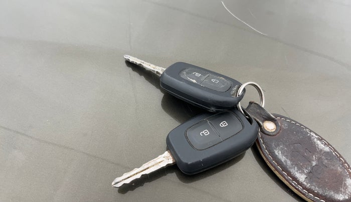 2019 Renault Duster RXS PETROL, Petrol, Manual, 32,006 km, Key Close Up