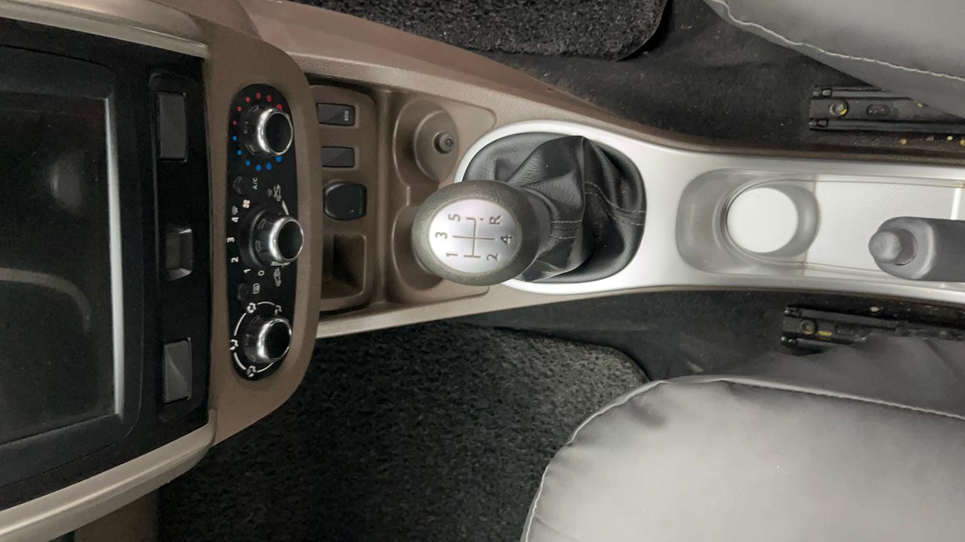 2019 Renault Duster RXS PETROL, Petrol, Manual, 32,006 km, Gear Lever