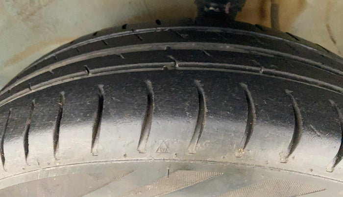 2013 Maruti Alto 800 LXI, Petrol, Manual, 1,04,836 km, Left Front Tyre Tread