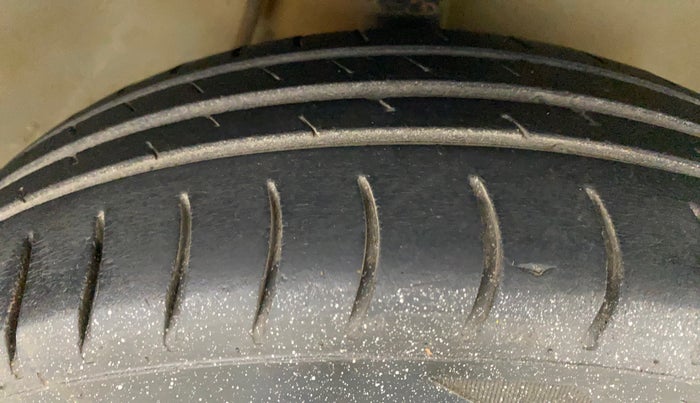 2013 Maruti Alto 800 LXI, Petrol, Manual, 1,04,836 km, Right Front Tyre Tread
