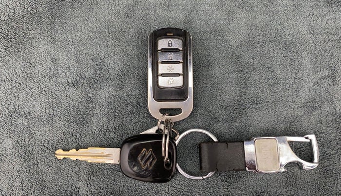 2013 Maruti Alto 800 LXI, Petrol, Manual, 1,04,836 km, Key Close Up