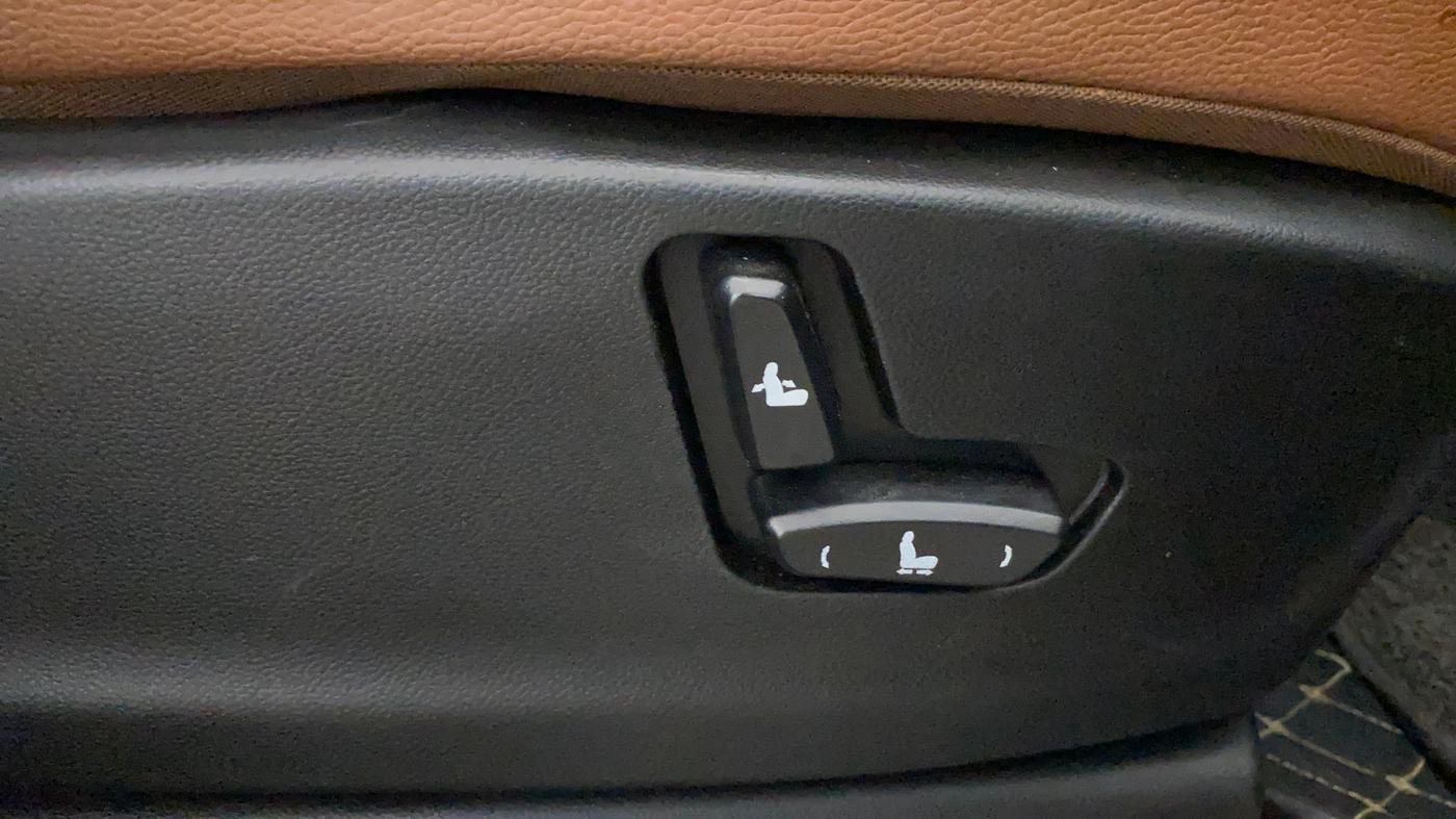 2020 MG HECTOR PLUS SHARP 2.0 DIESEL TURBO MT 6-STR, Diesel, Manual, 71,080 km, Driver Side Adjustment Panel