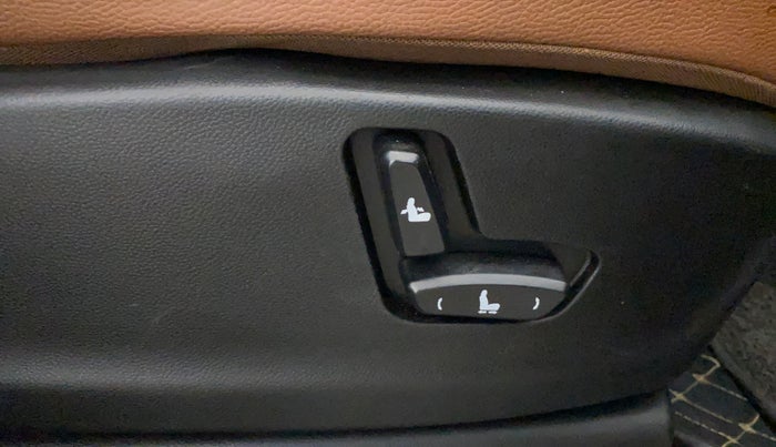 2020 MG HECTOR PLUS SHARP 2.0 DIESEL TURBO MT 6-STR, Diesel, Manual, 71,080 km, Driver Side Adjustment Panel