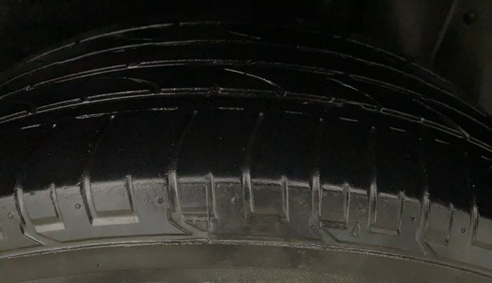 2020 MG HECTOR PLUS SHARP 2.0 DIESEL TURBO MT 6-STR, Diesel, Manual, 71,080 km, Left Rear Tyre Tread