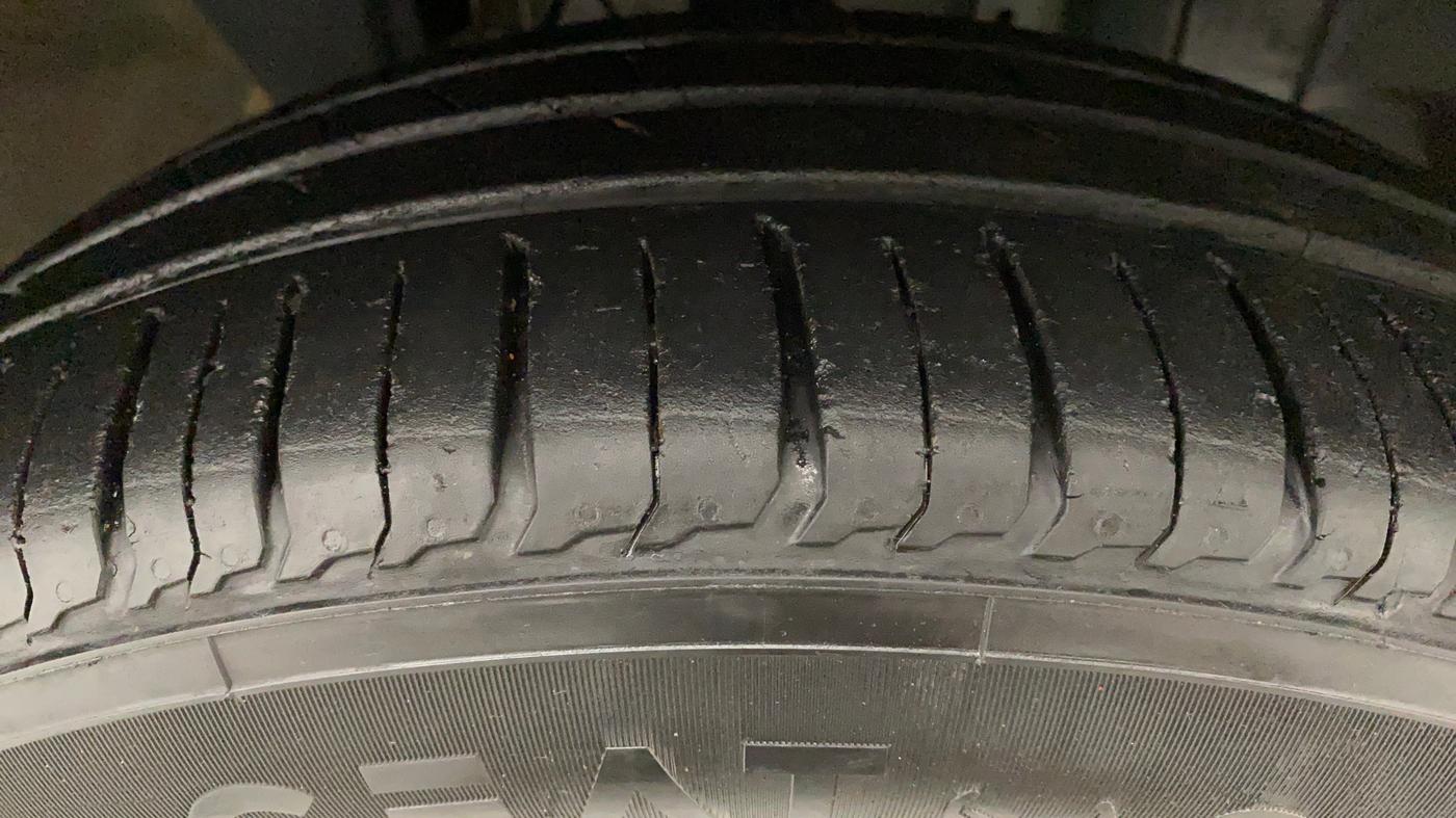 2020 Renault TRIBER RXZ AT, Petrol, Automatic, 25,514 km, Right Front Tyre Tread