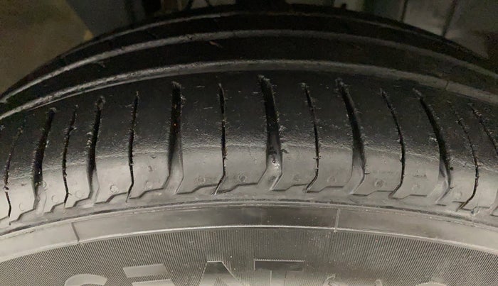 2020 Renault TRIBER RXZ AT, Petrol, Automatic, 25,514 km, Right Front Tyre Tread
