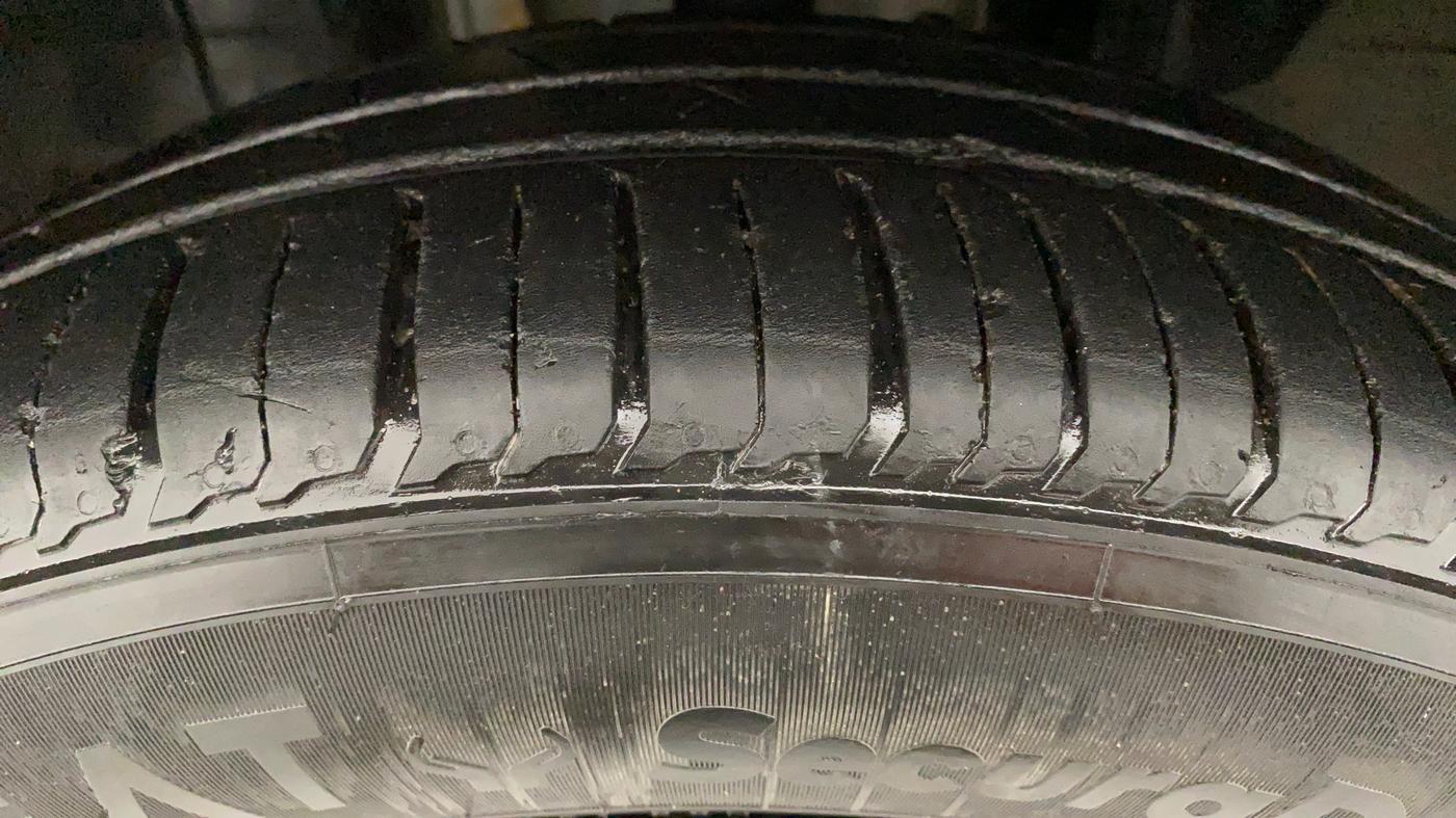 2020 Renault TRIBER RXZ AT, Petrol, Automatic, 25,514 km, Left Front Tyre Tread