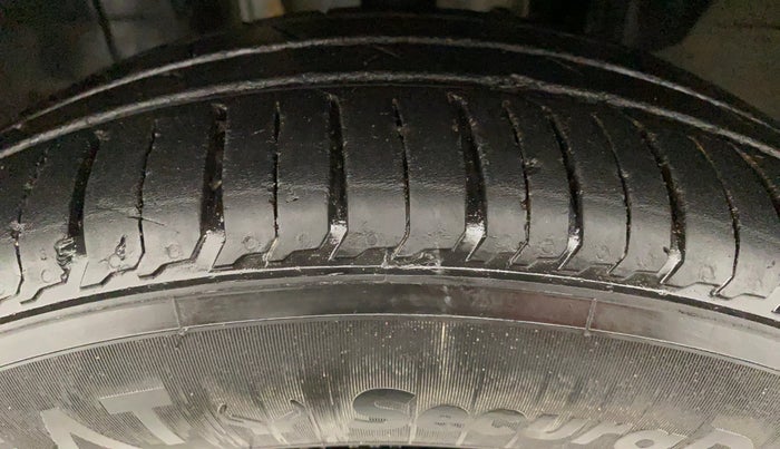 2020 Renault TRIBER RXZ AT, Petrol, Automatic, 25,514 km, Left Front Tyre Tread