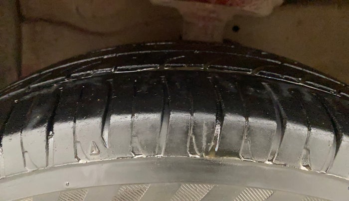 2013 Chevrolet Beat LS PETROL, Petrol, Manual, 60,359 km, Left Front Tyre Tread