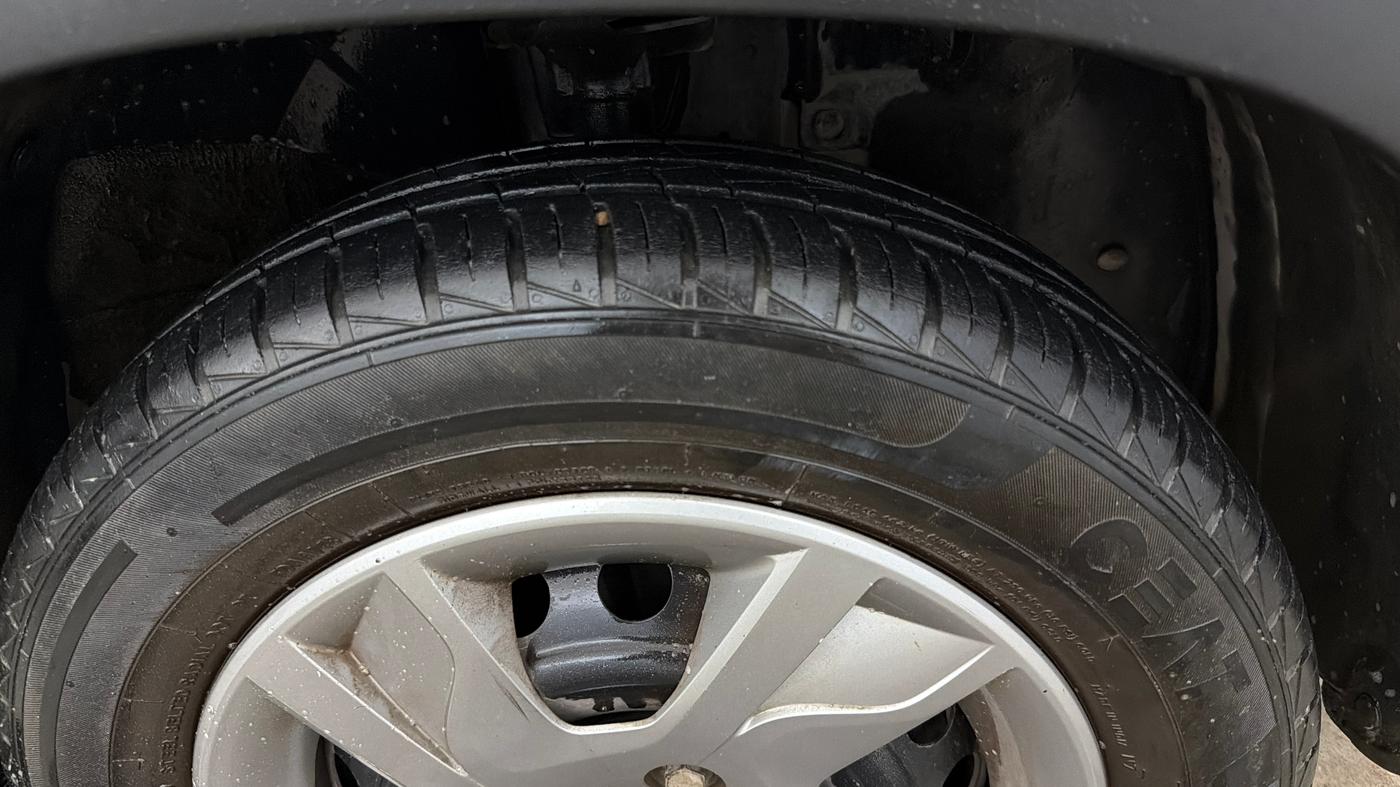 2020 Renault Kwid RXT 1.0 (O), Petrol, Manual, 46,505 km, Right Front Tyre Tread