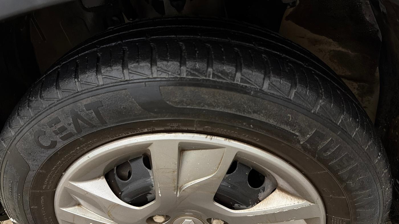 2020 Renault Kwid RXT 1.0 (O), Petrol, Manual, 46,505 km, Left Front Tyre Tread