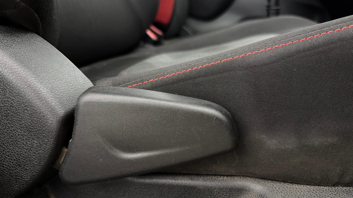 2020 Renault Kwid RXT 1.0 (O), Petrol, Manual, 46,505 km, Driver Side Adjustment Panel