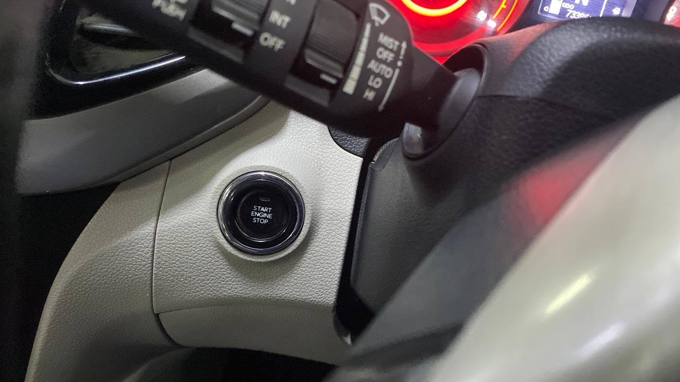 2022 Mahindra XUV300 W8 (O) 1.2 PETROL, Petrol, Manual, 73,394 km, Keyless Start/ Stop Button