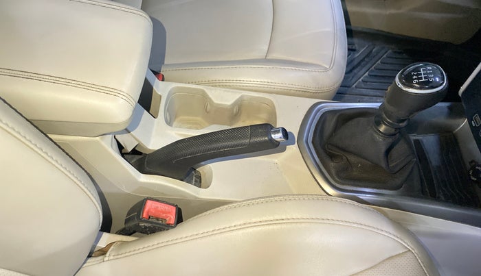 2022 Mahindra XUV300 W8 (O) 1.2 PETROL, Petrol, Manual, 73,373 km, Gear Lever