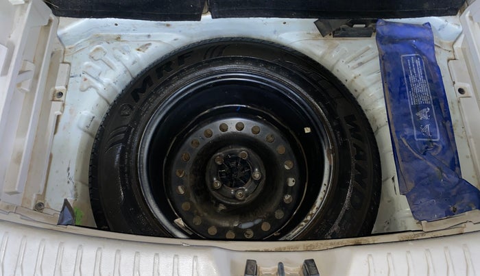 2022 Mahindra XUV300 W8 (O) 1.2 PETROL, Petrol, Manual, 73,373 km, Spare Tyre