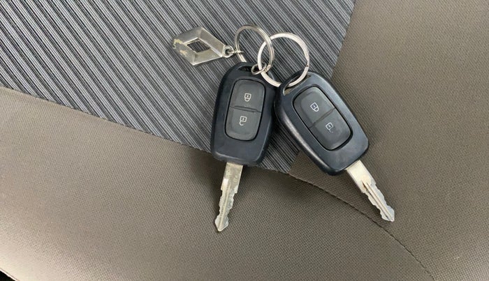 2017 Renault Duster RXL PETROL, Petrol, Manual, 30,983 km, Key Close Up