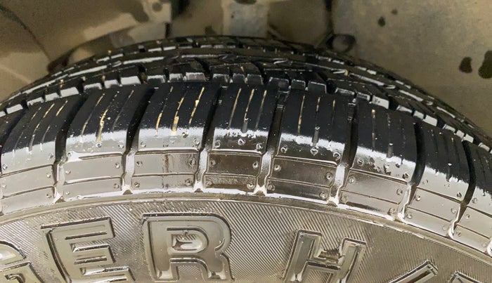 2017 Renault Duster RXL PETROL, Petrol, Manual, 30,983 km, Left Front Tyre Tread