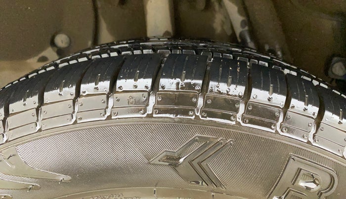 2017 Renault Duster RXL PETROL, Petrol, Manual, 30,983 km, Right Rear Tyre Tread