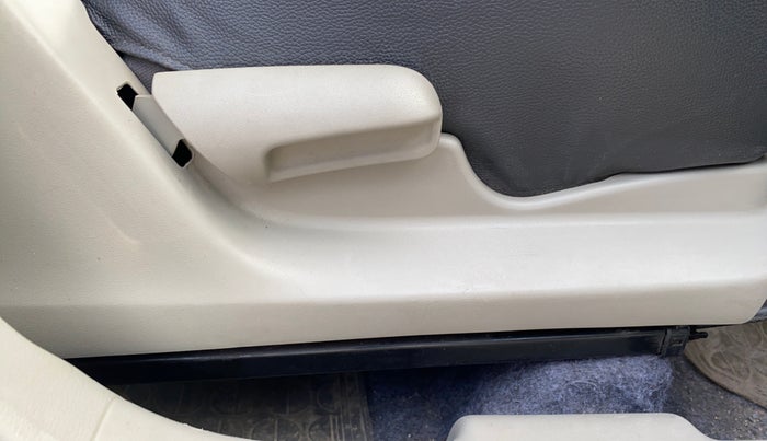 2015 Maruti Celerio VXI, Petrol, Manual, 31,555 km, Driver Side Adjustment Panel