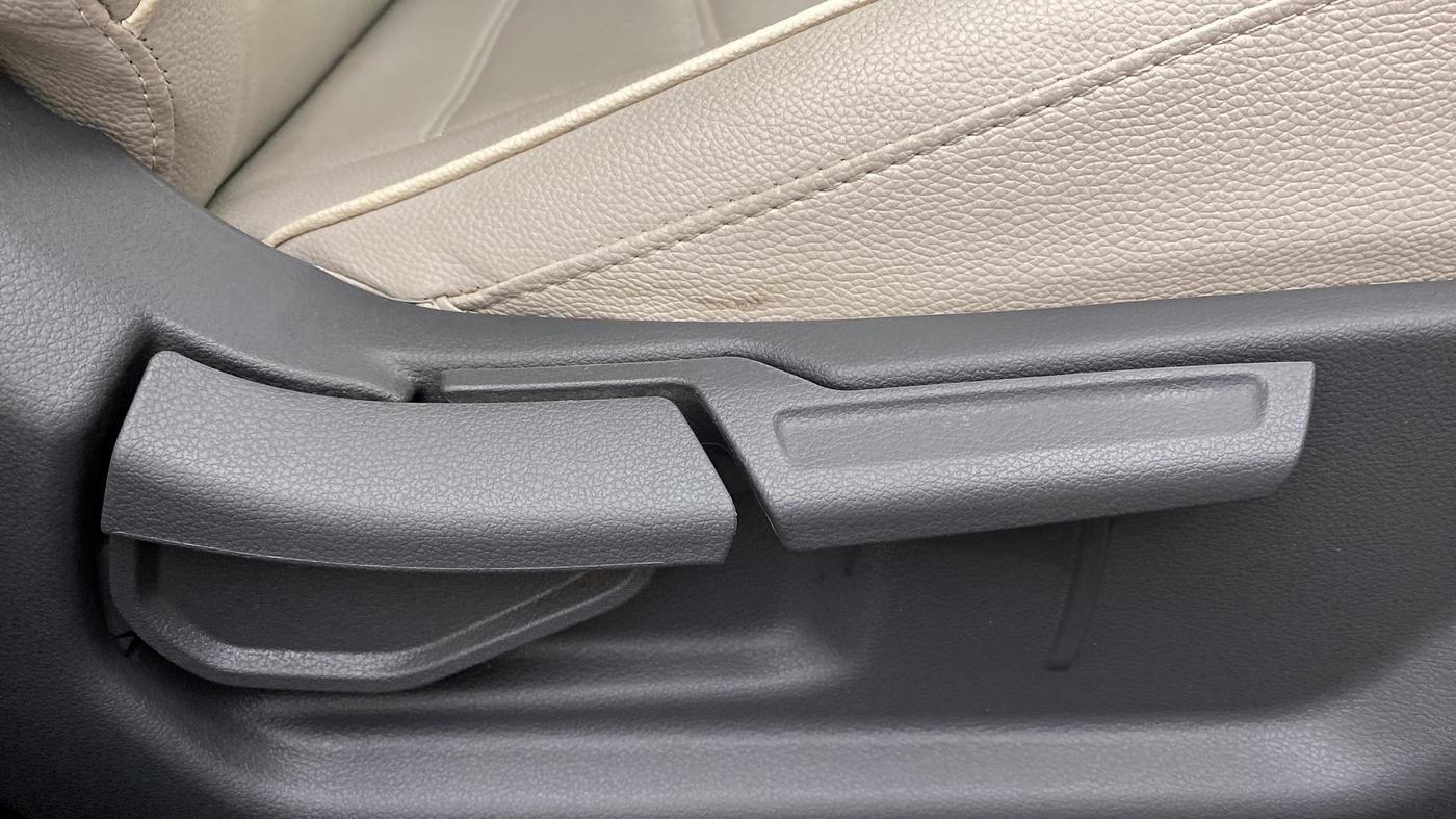 2020 Hyundai AURA SX PLUS 1.2 AMT, Petrol, Automatic, 28,167 km, Driver Side Adjustment Panel