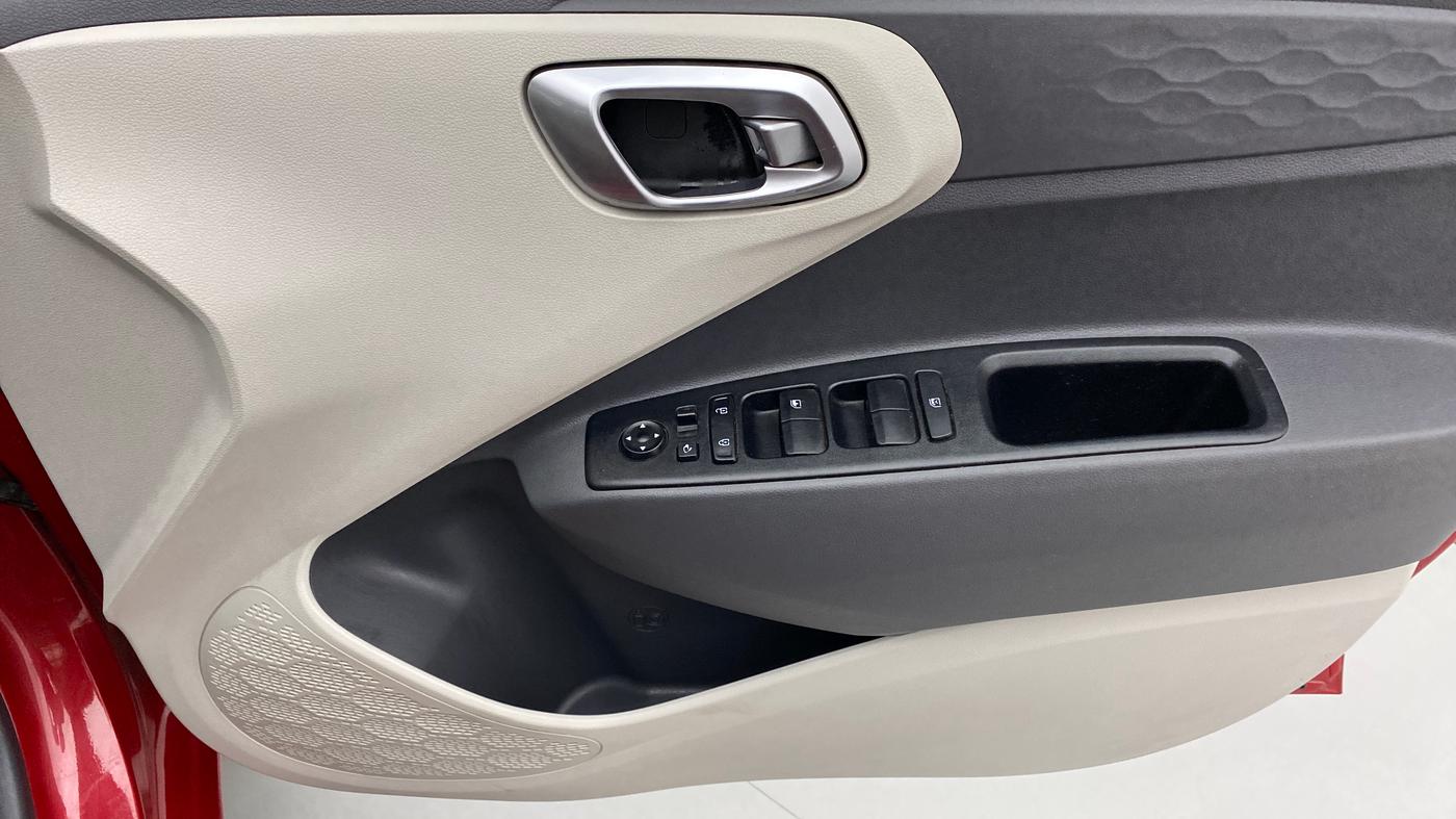 2020 Hyundai AURA SX PLUS 1.2 AMT, Petrol, Automatic, 28,167 km, Driver Side Door Panels Control