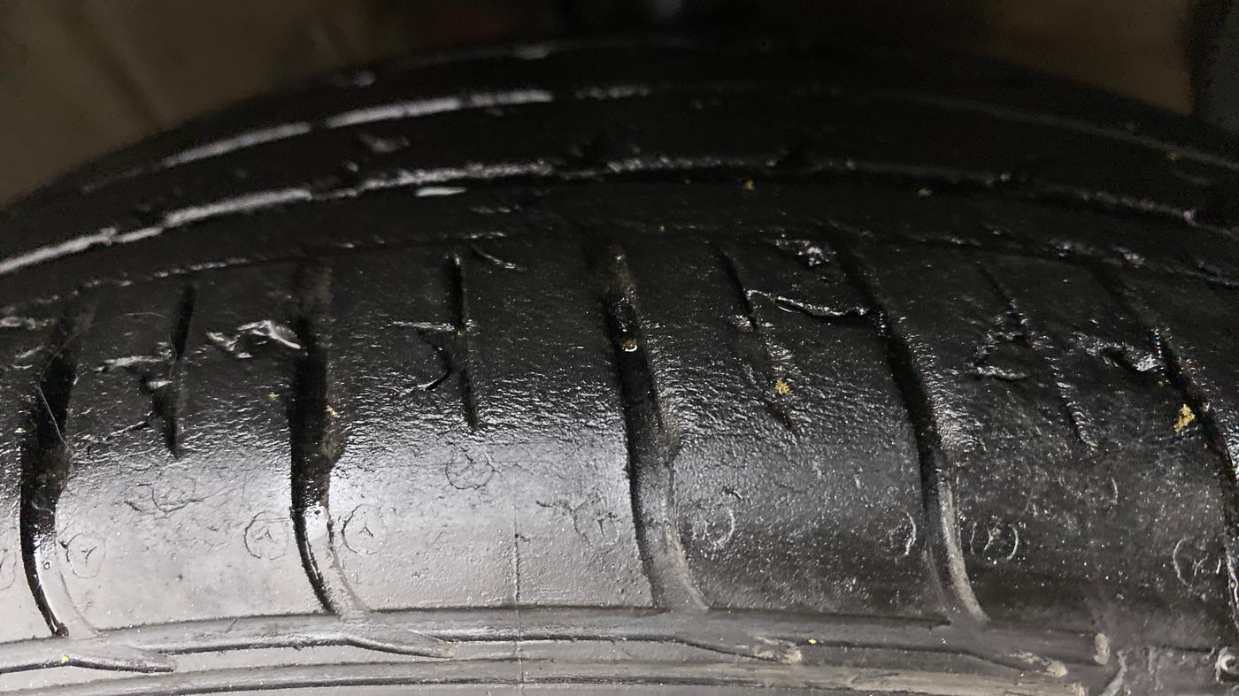 2020 Hyundai AURA SX PLUS 1.2 AMT, Petrol, Automatic, 28,167 km, Right Front Tyre Tread