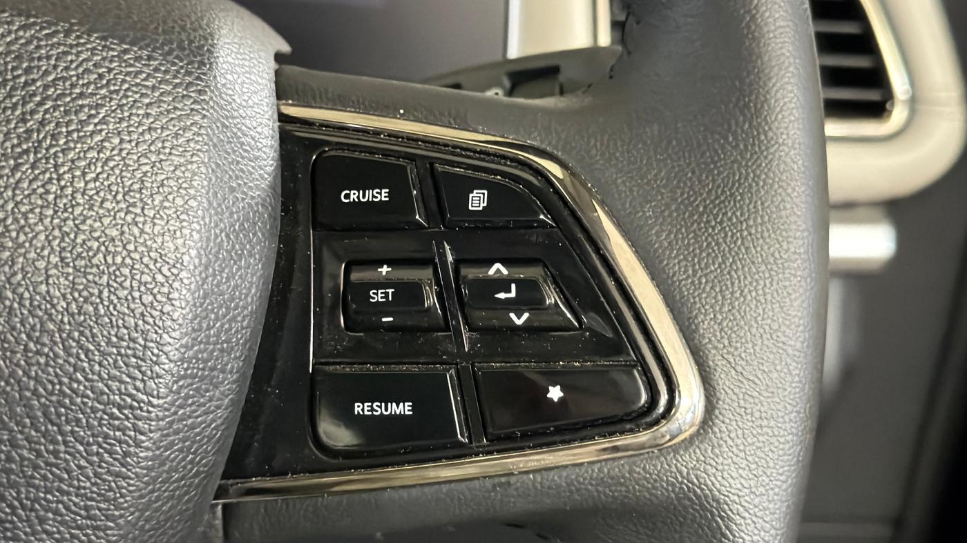 2025 Mahindra XUV700 AX 7 P MT 7 STR, Petrol, Manual, 6,361 km, Adaptive Cruise Control