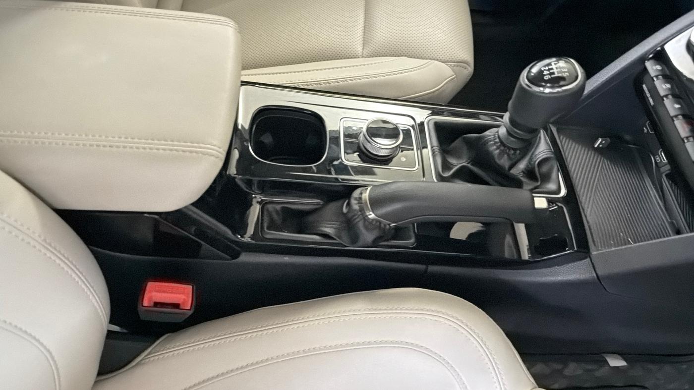 2025 Mahindra XUV700 AX 7 P MT 7 STR, Petrol, Manual, 6,361 km, Gear Lever