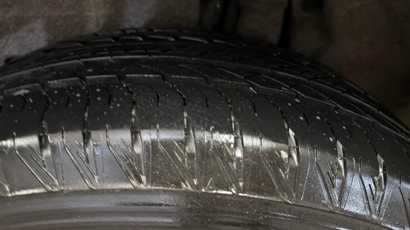 2025 Mahindra XUV700 AX 7 P MT 7 STR, Petrol, Manual, 6,361 km, Left Rear Tyre Tread