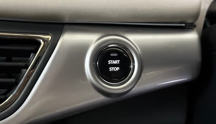 2025 Mahindra XUV700 AX 7 P MT 7 STR, Petrol, Manual, 6,361 km, Keyless Start/ Stop Button