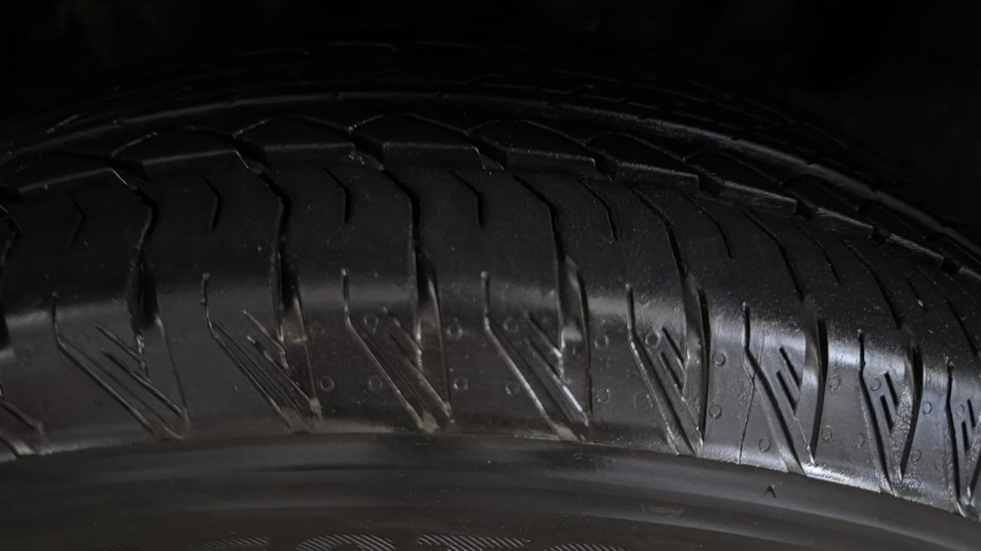 2025 Mahindra XUV700 AX 7 P MT 7 STR, Petrol, Manual, 6,361 km, Left Front Tyre Tread