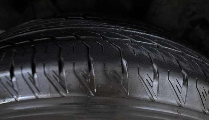 2025 Mahindra XUV700 AX 7 P MT 7 STR, Petrol, Manual, 6,361 km, Right Front Tyre Tread
