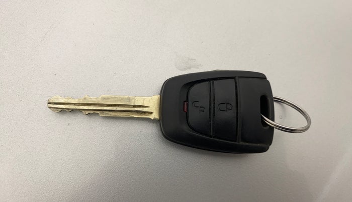 2018 Hyundai Eon SPORTZ, Petrol, Manual, 1,15,605 km, Key Close Up