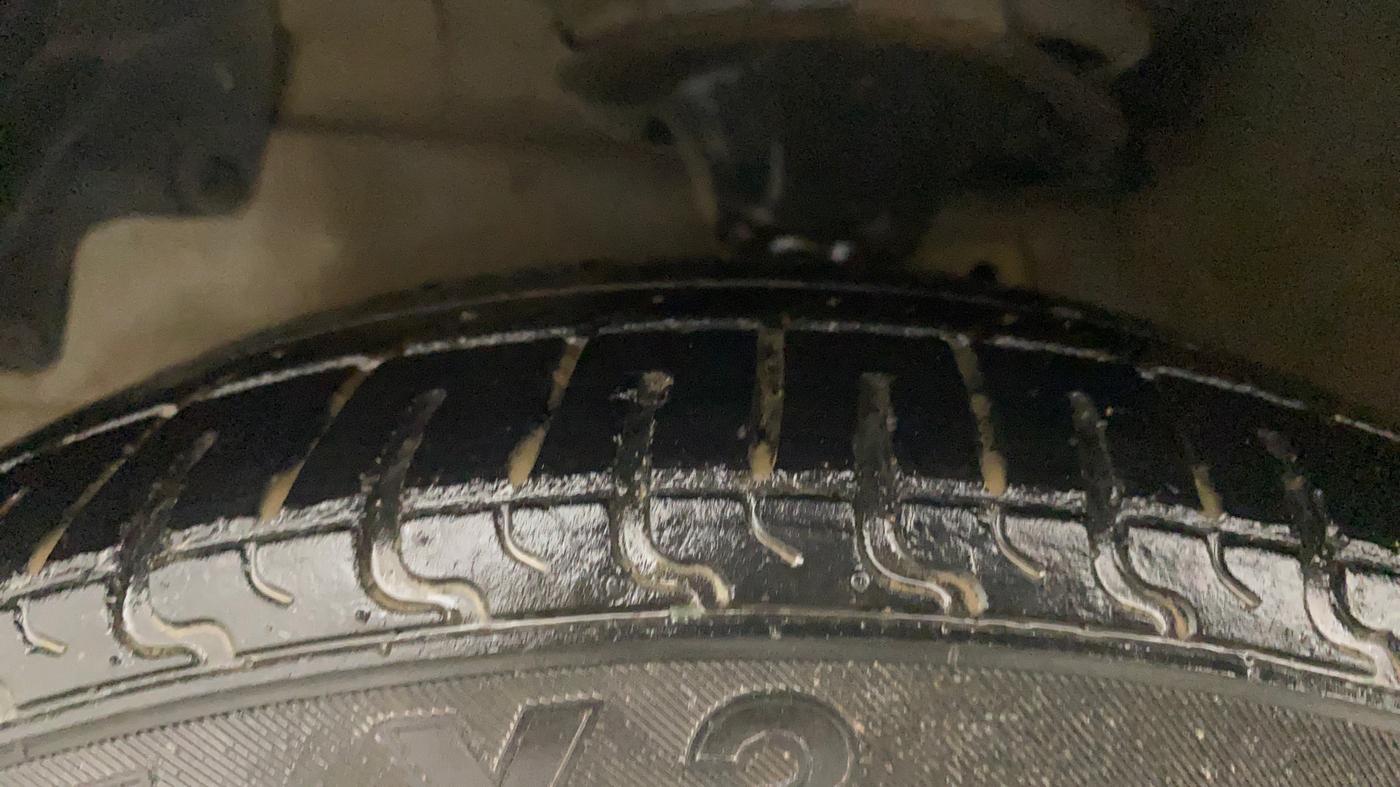 2018 Hyundai Eon SPORTZ, Petrol, Manual, 1,15,605 km, Left Front Tyre Tread