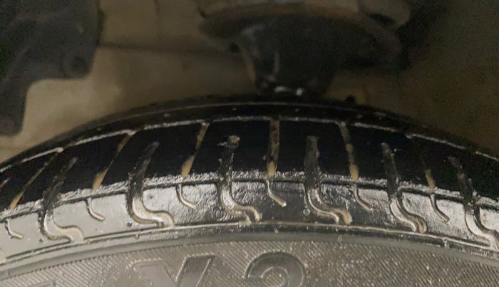 2018 Hyundai Eon SPORTZ, Petrol, Manual, 1,15,605 km, Left Front Tyre Tread