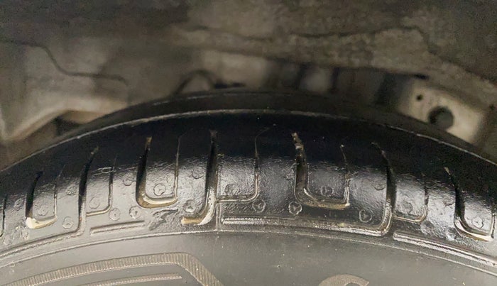 2018 Hyundai Eon SPORTZ, Petrol, Manual, 1,15,605 km, Right Rear Tyre Tread