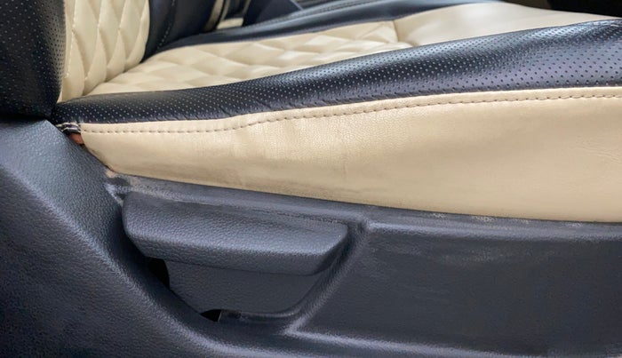 2018 Hyundai Eon SPORTZ, Petrol, Manual, 1,15,605 km, Driver Side Adjustment Panel