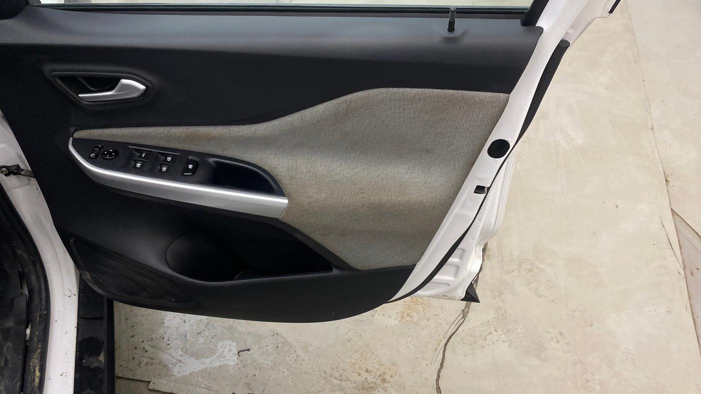 2023 Nissan MAGNITE XL, Petrol, Manual, 41,774 km, Driver Side Door Panels Control