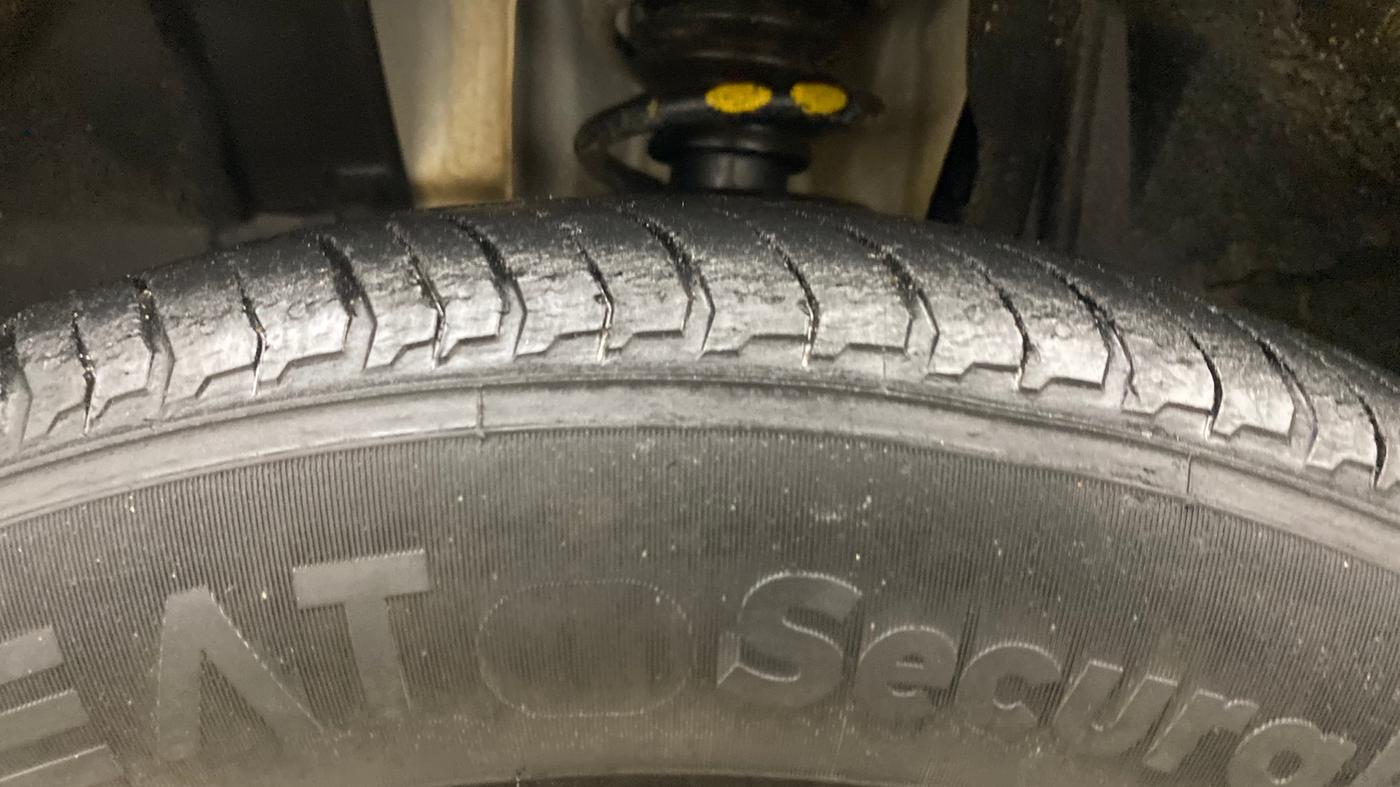 2023 Nissan MAGNITE XL, Petrol, Manual, 41,774 km, Left Front Tyre Tread